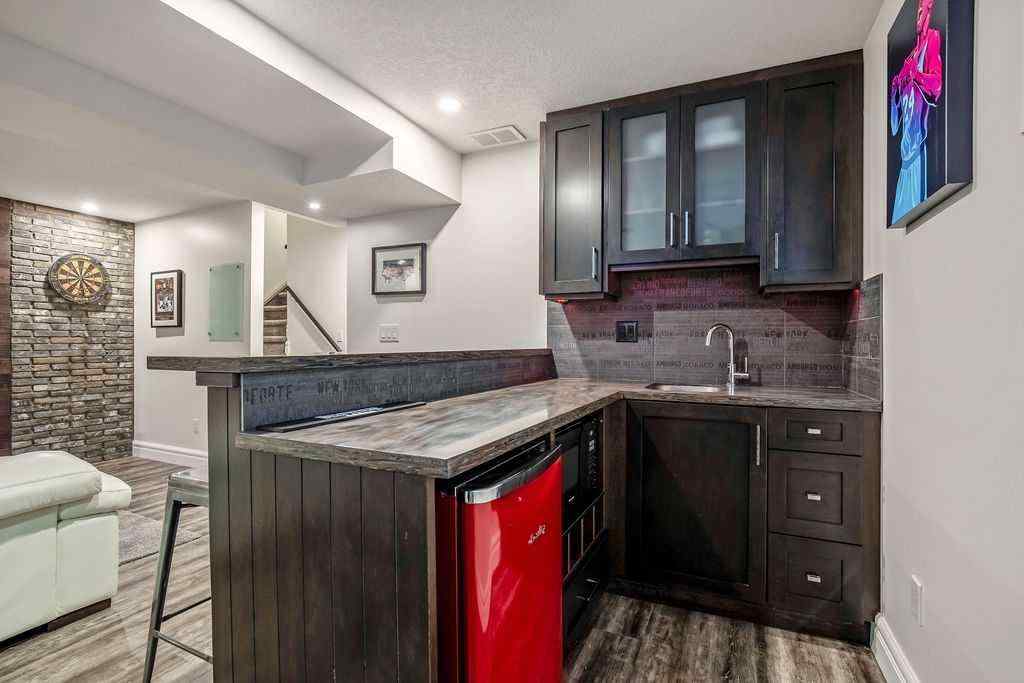 MLS® A2256097 - 2133 5 Avenue NW in West Hillhurst Calgary, Residential