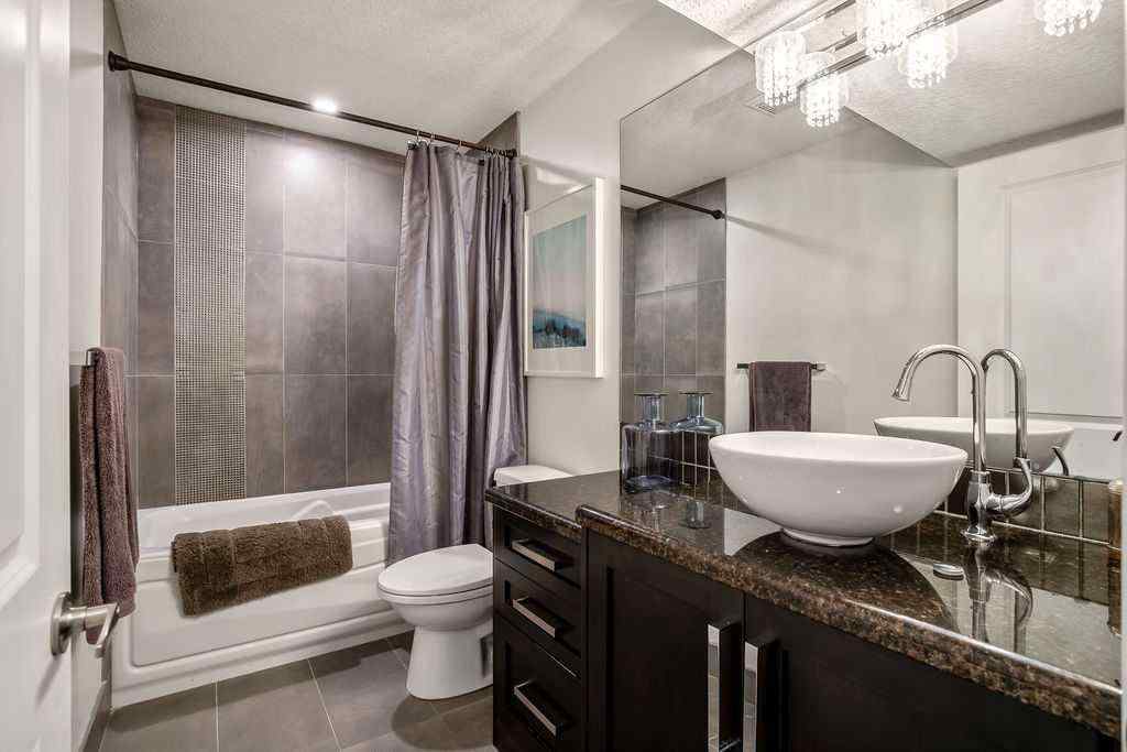 MLS® A2256097 - 2133 5 Avenue NW in West Hillhurst Calgary, Residential