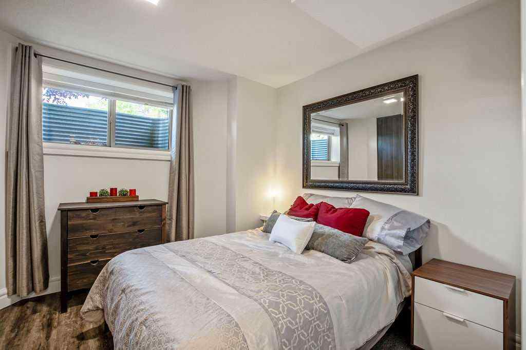 MLS® A2256097 - 2133 5 Avenue NW in West Hillhurst Calgary, Residential