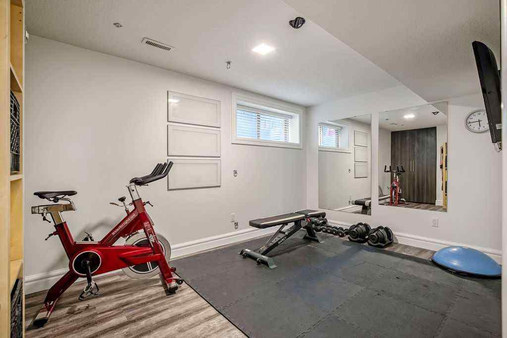 MLS® A2256097 - 2133 5 Avenue NW in West Hillhurst Calgary, Residential