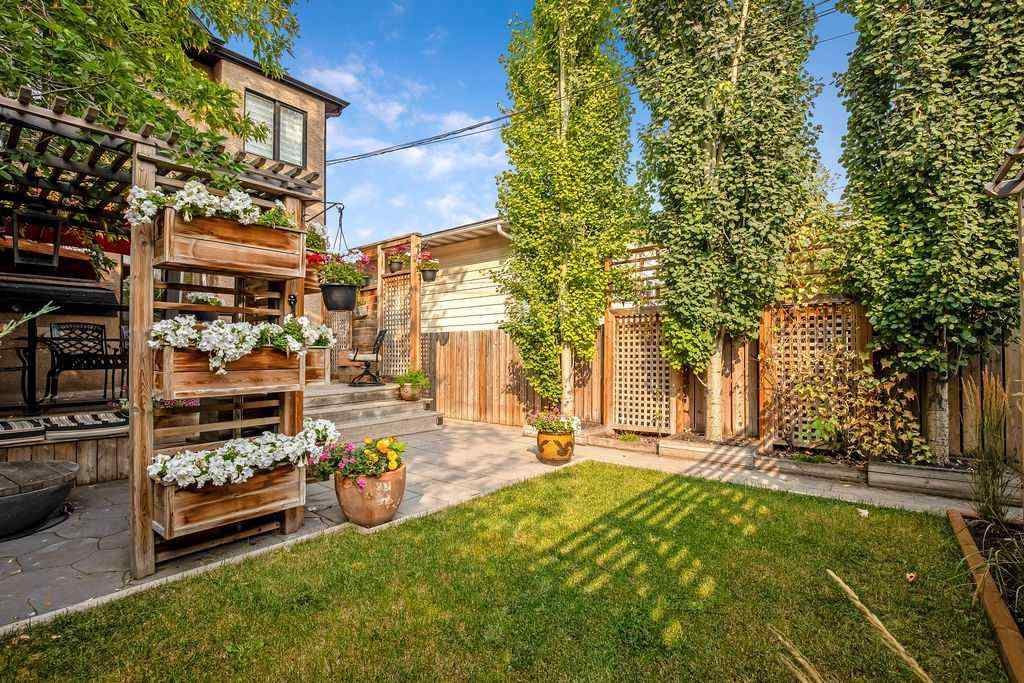 MLS® A2256097 - 2133 5 Avenue NW in West Hillhurst Calgary, Residential