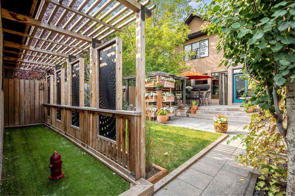 MLS® A2256097 - 2133 5 Avenue NW in West Hillhurst Calgary, Residential