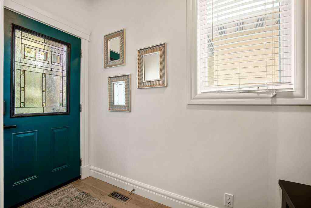 MLS® A2256097 - 2133 5 Avenue NW in West Hillhurst Calgary, Residential