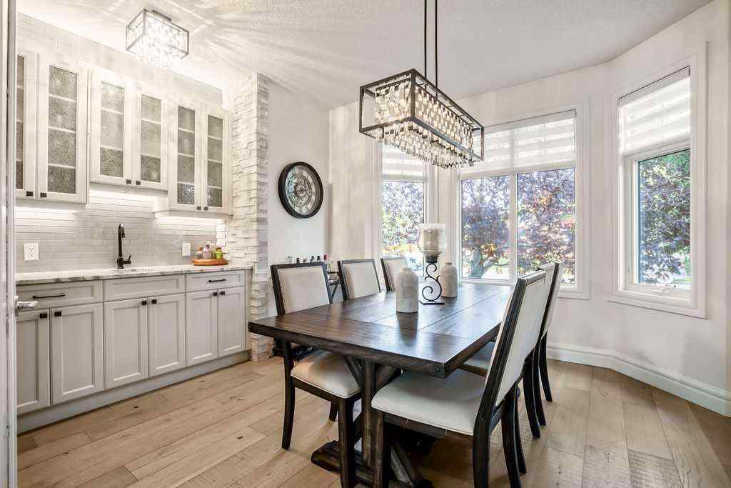 MLS® A2256097 - 2133 5 Avenue NW in West Hillhurst Calgary, Residential