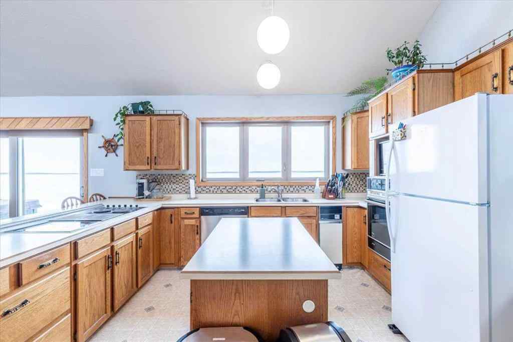 MLS® A2256105 - 35 Lakeshore Drive  in NONE Grandview, Residential