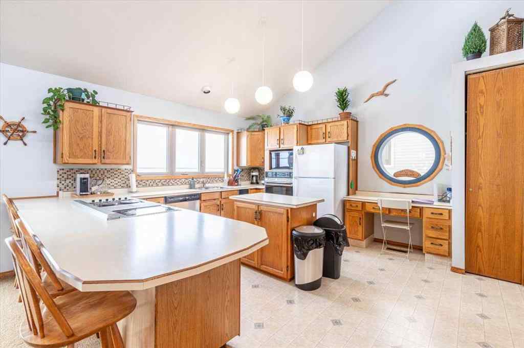 MLS® A2256105 - 35 Lakeshore Drive  in NONE Grandview, Residential