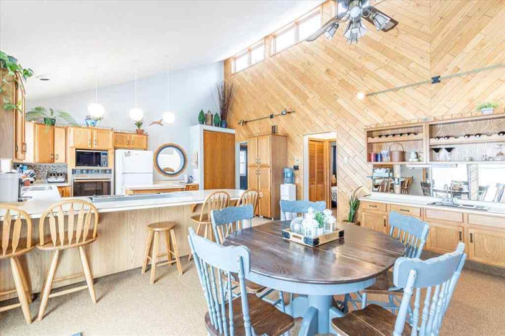 MLS® A2256105 - 35 Lakeshore Drive  in NONE Grandview, Residential