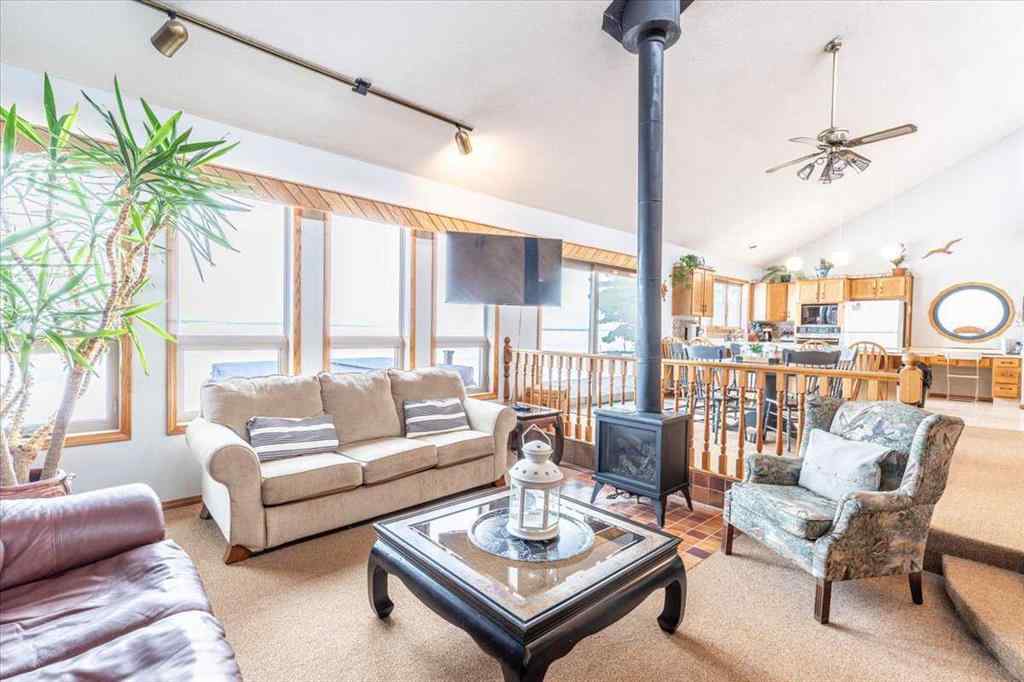 MLS® A2256105 - 35 Lakeshore Drive  in NONE Grandview, Residential