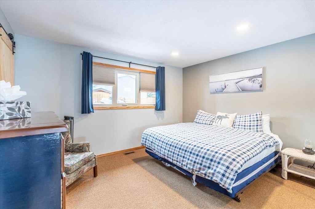 MLS® A2256105 - 35 Lakeshore Drive  in NONE Grandview, Residential