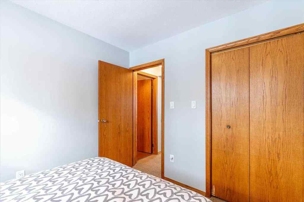 MLS® A2256105 - 35 Lakeshore Drive  in NONE Grandview, Residential