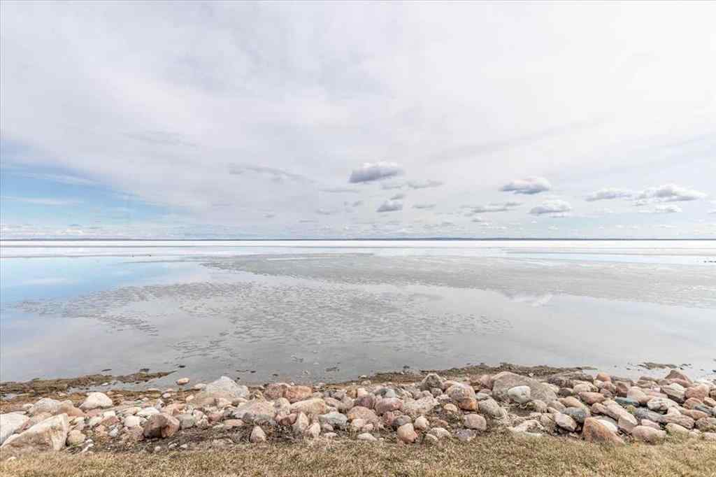 MLS® A2256105 - 35 Lakeshore Drive  in NONE Grandview, Residential