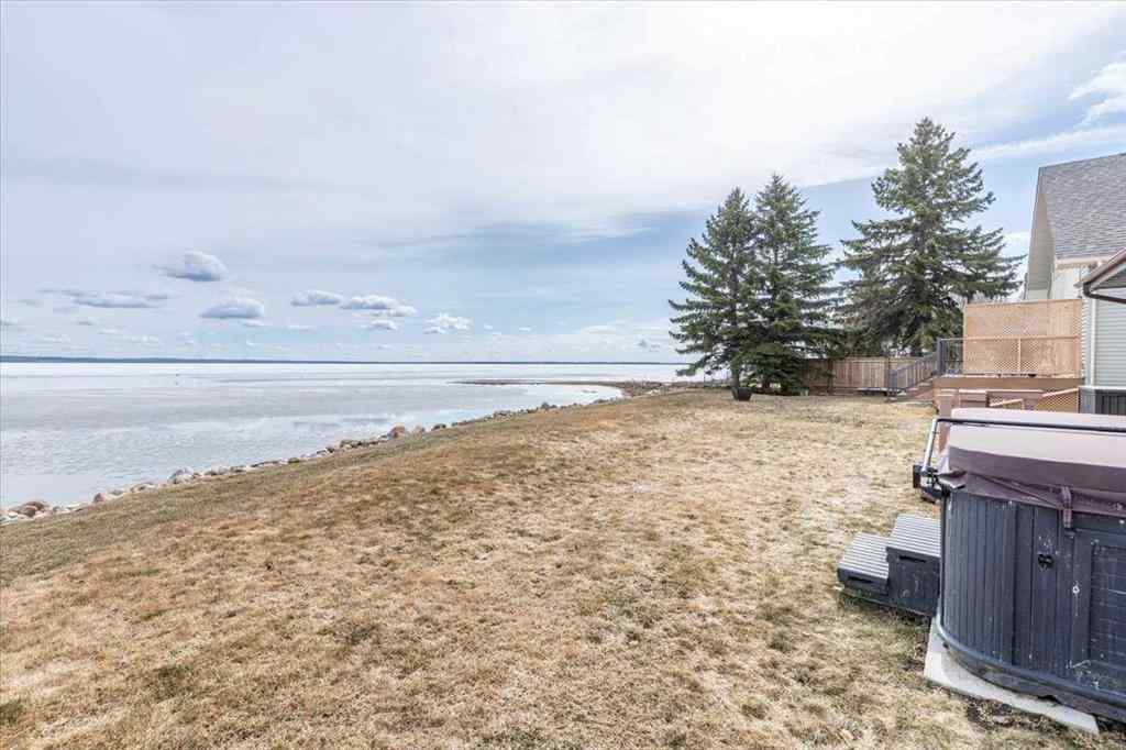 MLS® A2256105 - 35 Lakeshore Drive  in NONE Grandview, Residential