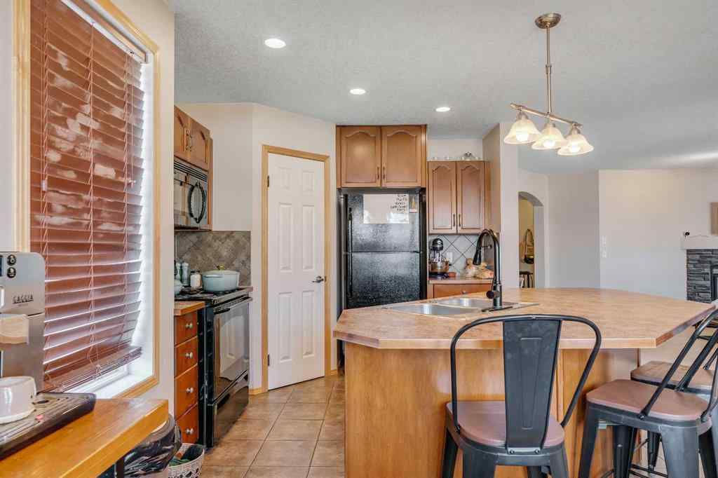 MLS® A2256110 - 100 Covecreek Close NE in Coventry Hills Calgary, Residential
