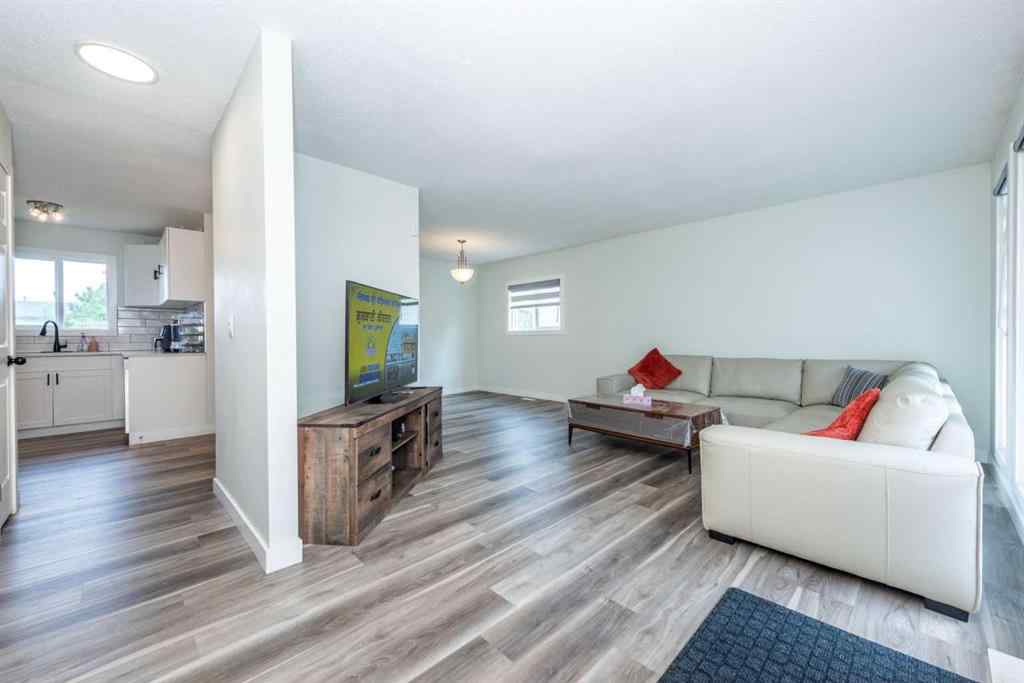 MLS® A2256118 - 5640 Temple Drive NE in Temple Calgary, Residential