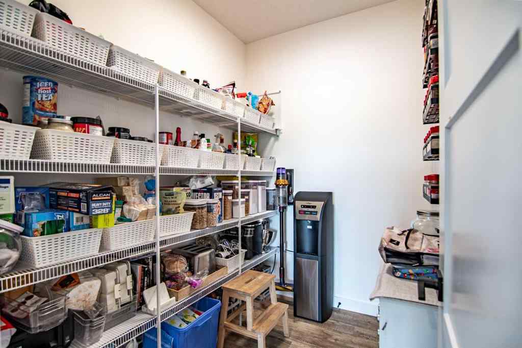 MLS® A2256122 - 587 Robinson Avenue  in Palisades Penhold, Residential