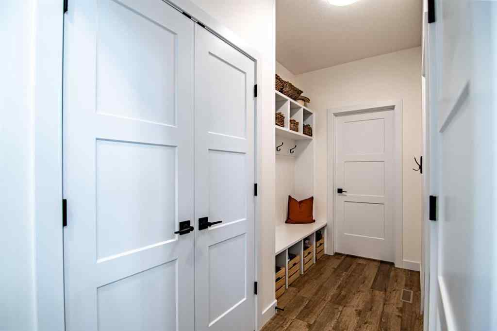 MLS® A2256122 - 587 Robinson Avenue  in Palisades Penhold, Residential