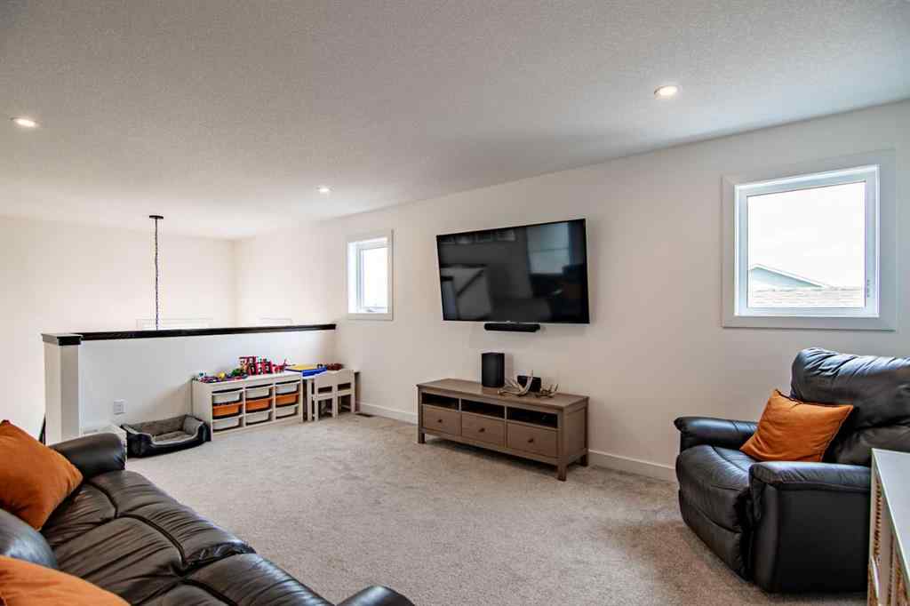 MLS® A2256122 - 587 Robinson Avenue  in Palisades Penhold, Residential