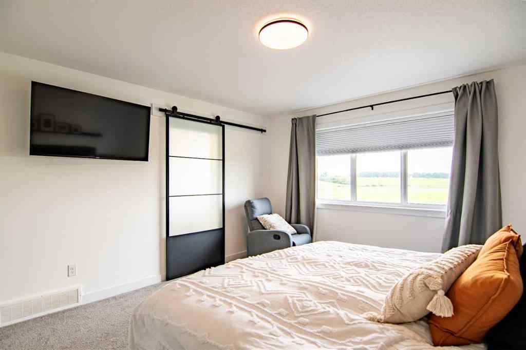 MLS® A2256122 - 587 Robinson Avenue  in Palisades Penhold, Residential