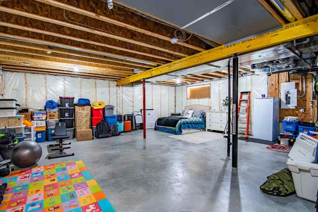 MLS® A2256122 - 587 Robinson Avenue  in Palisades Penhold, Residential