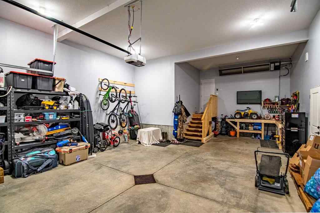 MLS® A2256122 - 587 Robinson Avenue  in Palisades Penhold, Residential