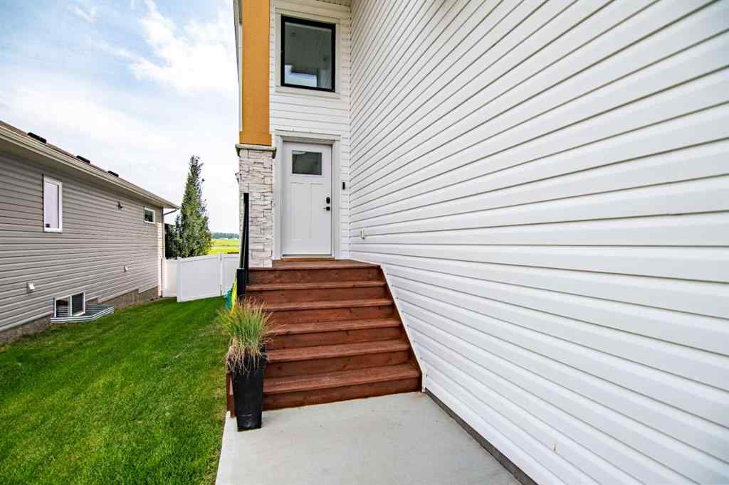 MLS® A2256122 - 587 Robinson Avenue  in Palisades Penhold, Residential