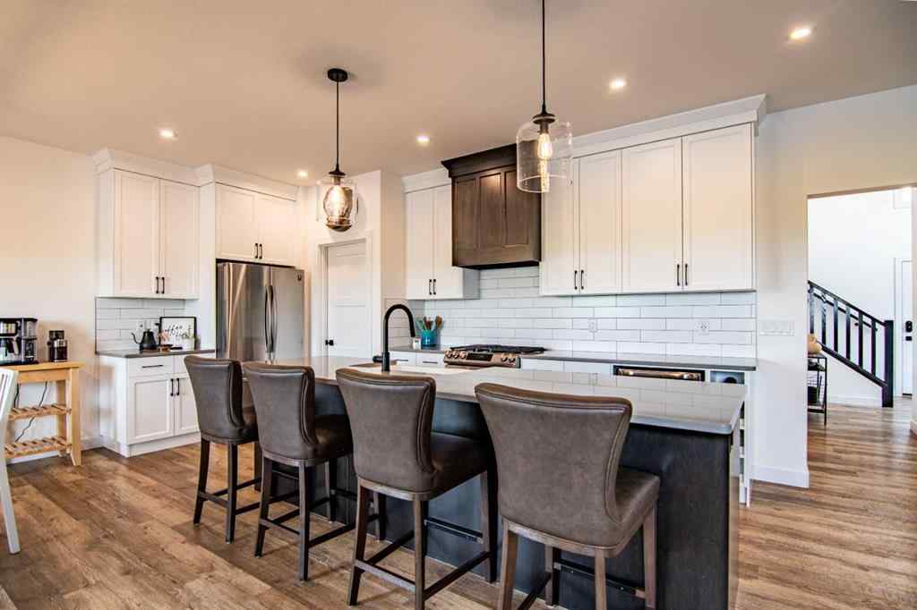MLS® A2256122 - 587 Robinson Avenue  in Palisades Penhold, Residential