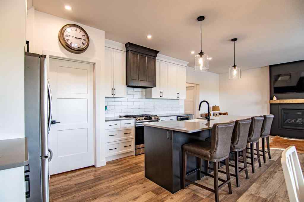MLS® A2256122 - 587 Robinson Avenue  in Palisades Penhold, Residential