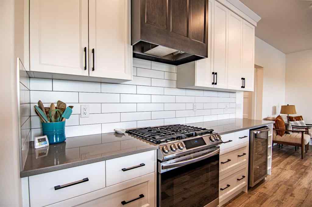 MLS® A2256122 - 587 Robinson Avenue  in Palisades Penhold, Residential