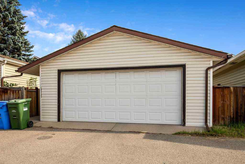MLS® A2256126 - 15 Riverbirch Place SE in Riverbend Calgary, Residential