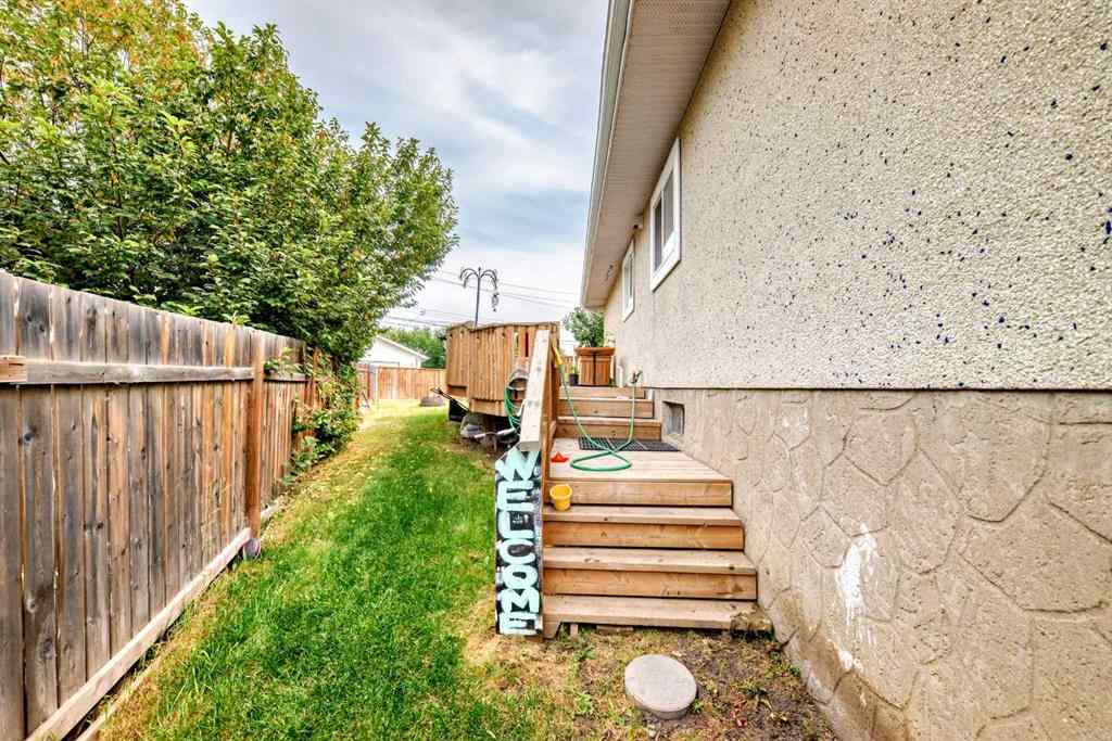 MLS® A2256139 - 203 Penbrooke Close SE in Penbrooke Meadows Calgary, Residential