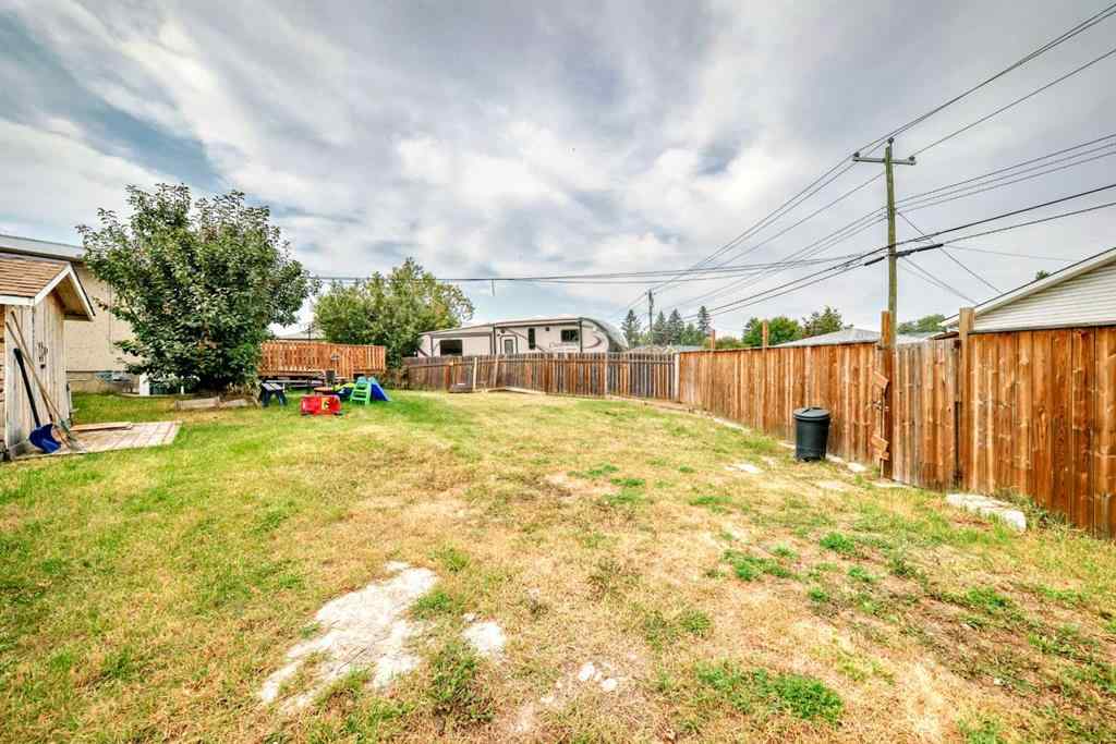 MLS® A2256139 - 203 Penbrooke Close SE in Penbrooke Meadows Calgary, Residential