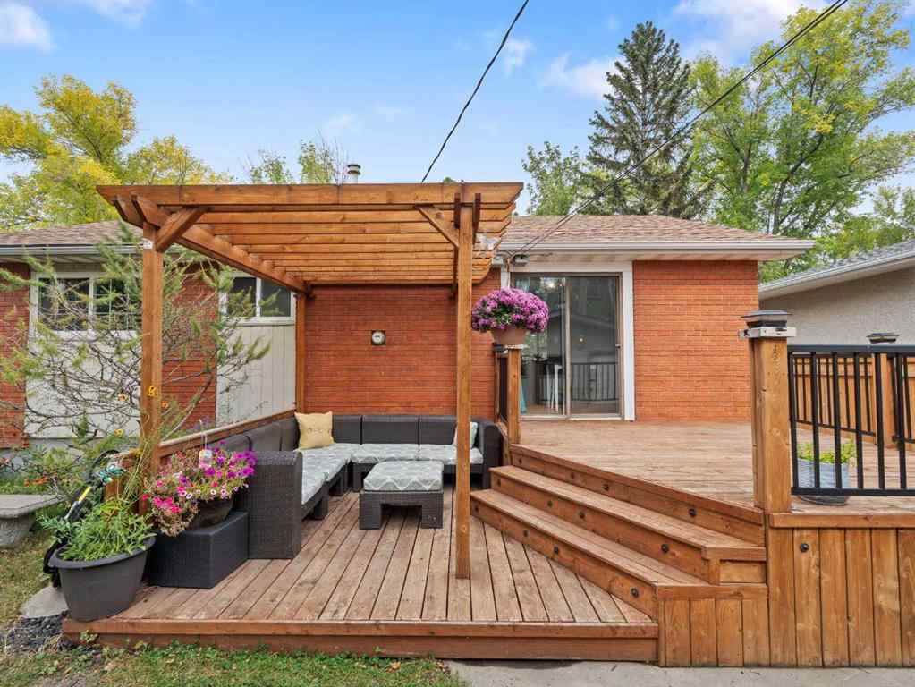 MLS® A2256149 - 1989 Cottonwood Crescent SE in Southview Calgary, Residential