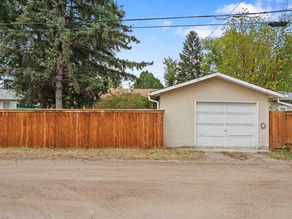 MLS® A2256149 - 1989 Cottonwood Crescent SE in Southview Calgary, Residential