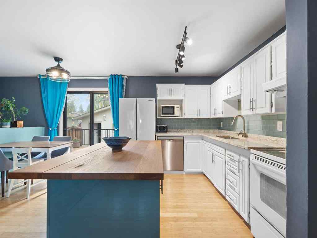 MLS® A2256149 - 1989 Cottonwood Crescent SE in Southview Calgary, Residential
