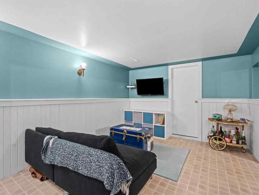 MLS® A2256149 - 1989 Cottonwood Crescent SE in Southview Calgary, Residential