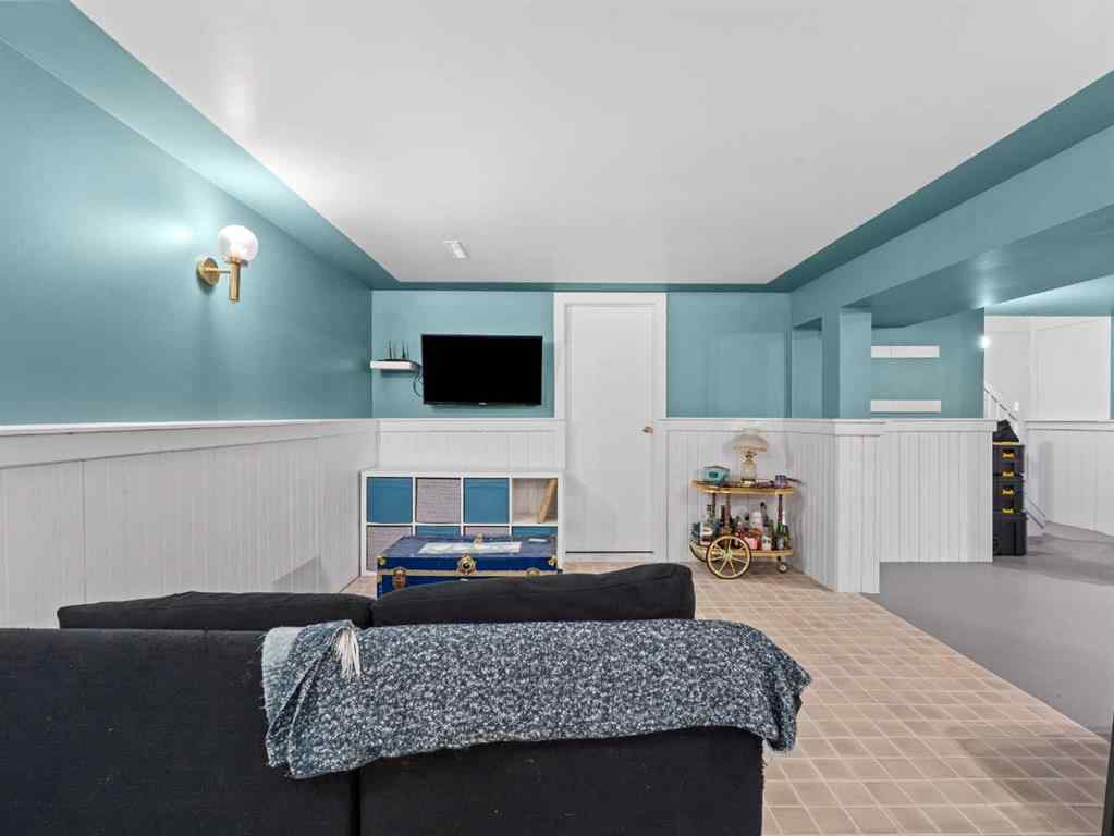 MLS® A2256149 - 1989 Cottonwood Crescent SE in Southview Calgary, Residential