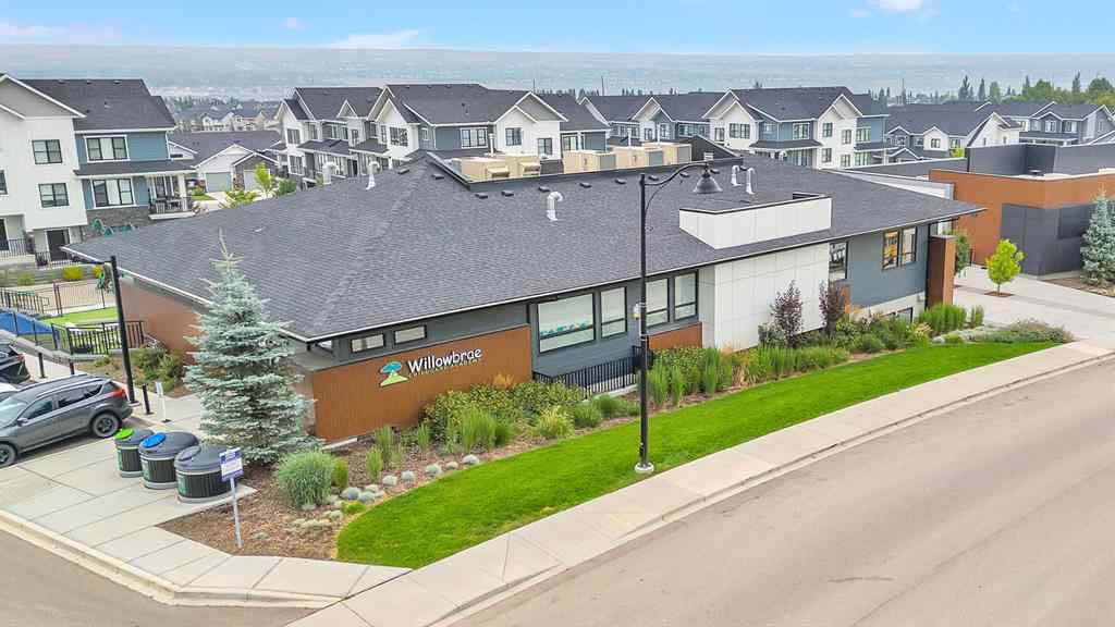 MLS® A2256156 - 123 Crestbrook Way SW in Crestmont Calgary, Residential