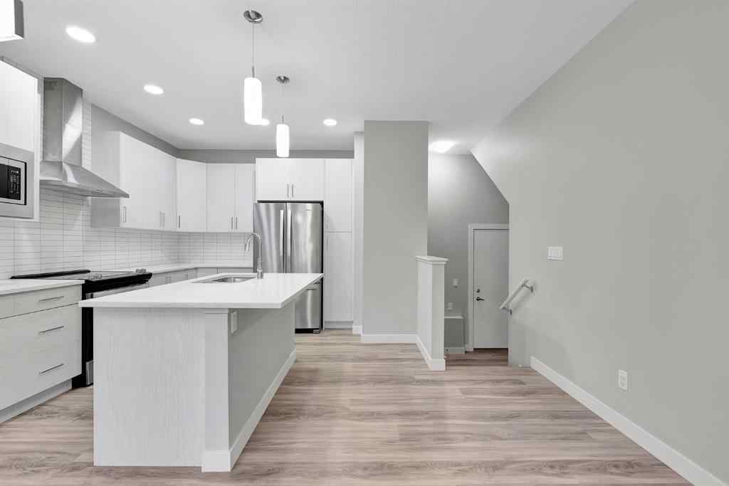 MLS® A2256156 - 123 Crestbrook Way SW in Crestmont Calgary, Residential