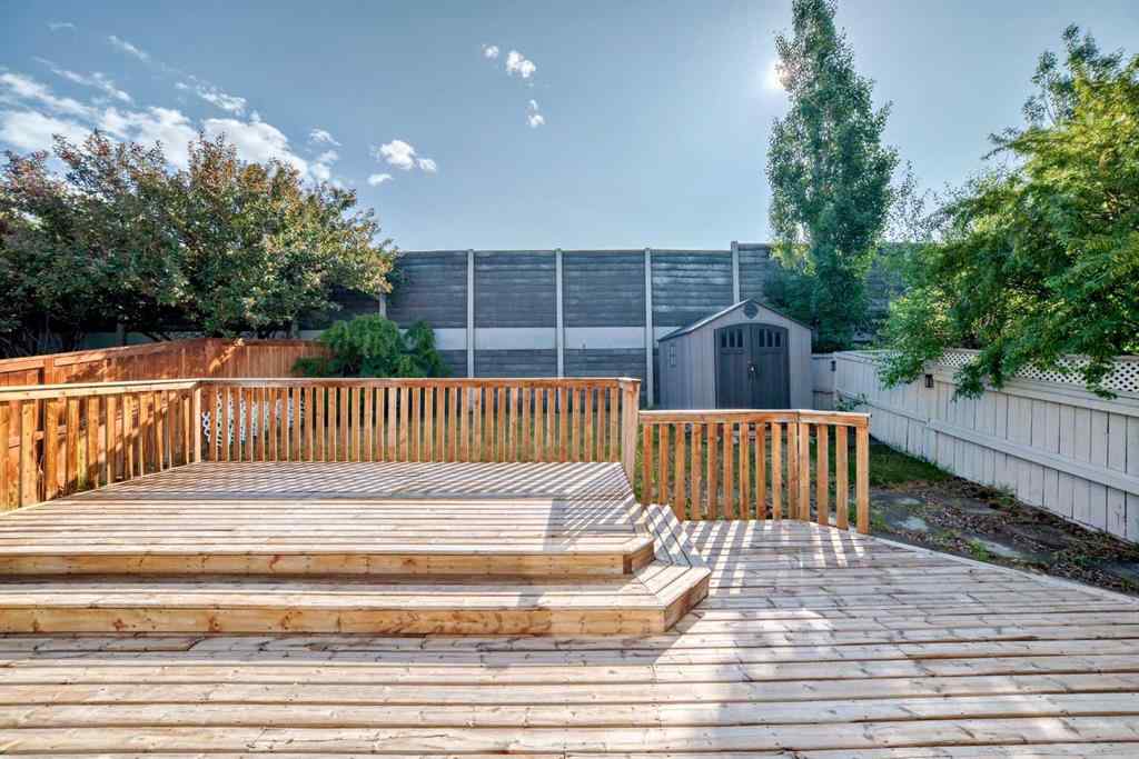 MLS® A2256158 - 96 Douglas Ridge Close SE in Douglasdale/Glen Calgary, Residential