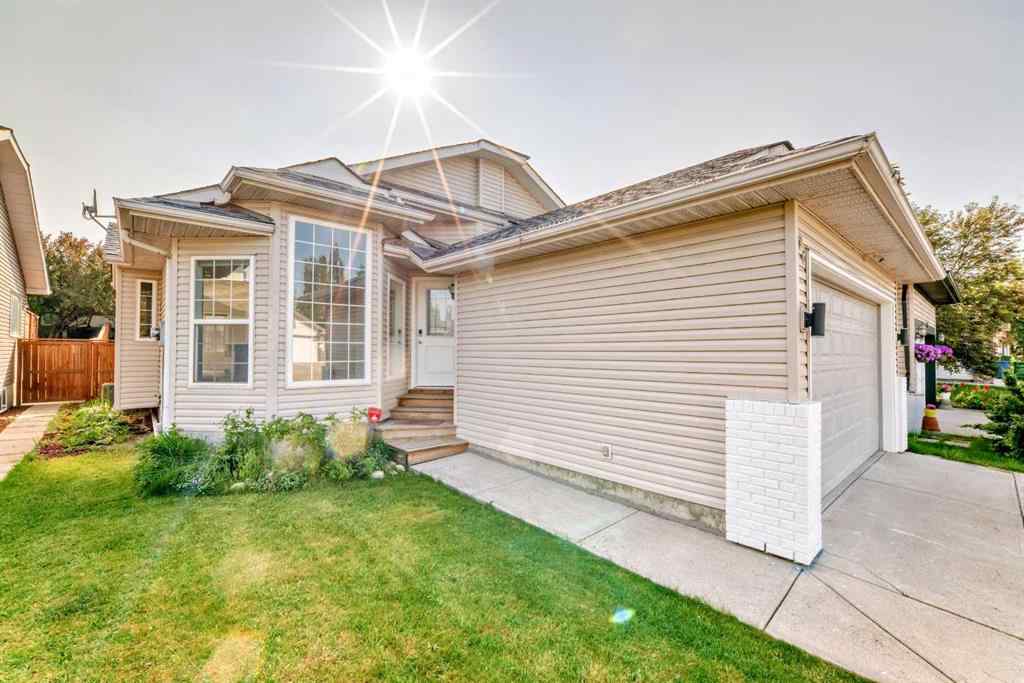 MLS® A2256158 - 96 Douglas Ridge Close SE in Douglasdale/Glen Calgary, Residential