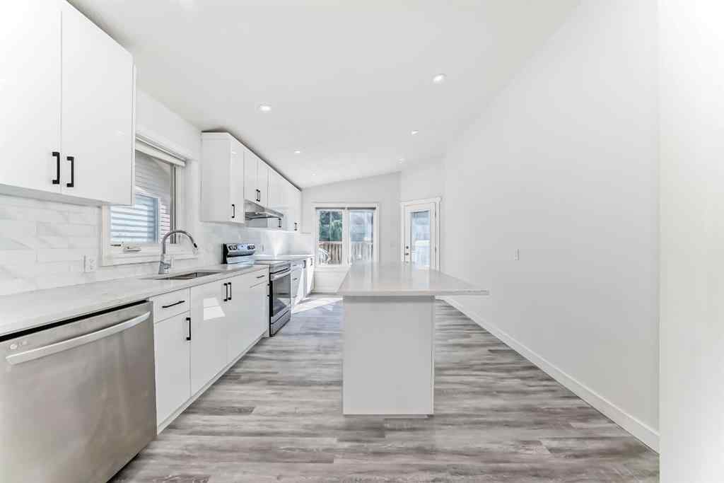 MLS® A2256158 - 96 Douglas Ridge Close SE in Douglasdale/Glen Calgary, Residential