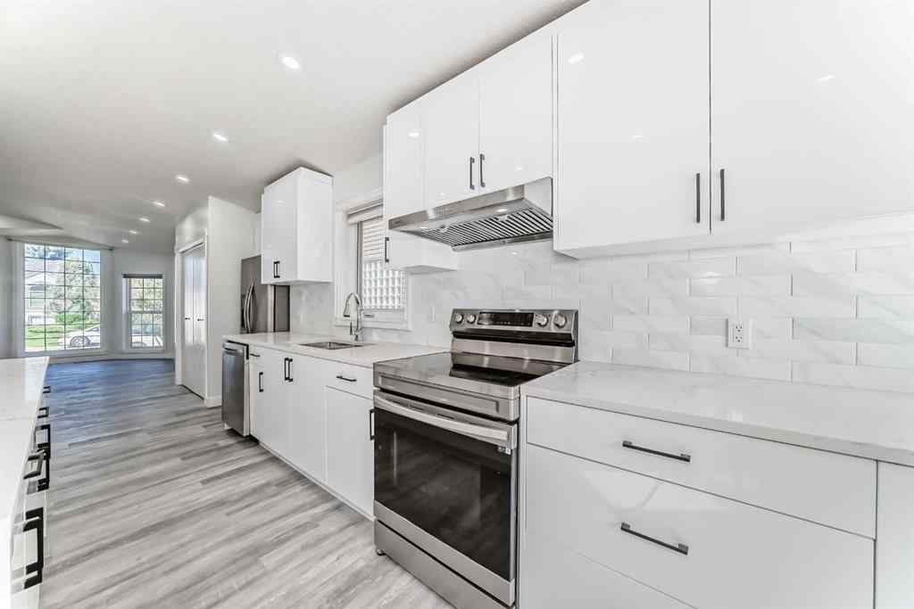 MLS® A2256158 - 96 Douglas Ridge Close SE in Douglasdale/Glen Calgary, Residential