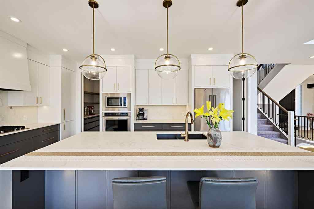 MLS® A2256159 - 468 Discovery Place SW in Discovery Ridge Calgary, Residential