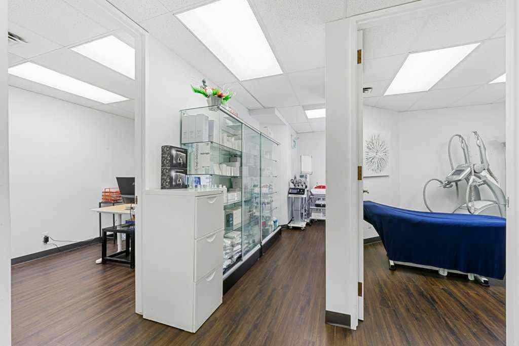MLS® A2256161 - Unit #303 320 23 Avenue SW in Mission Calgary, Commercial