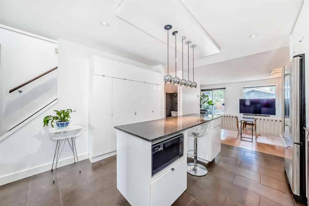 MLS® A2256174 - 2028 32 Avenue SW in South Calgary Calgary, Residential