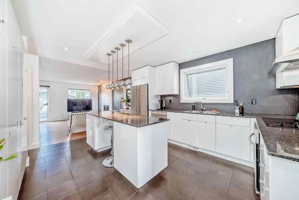 MLS® A2256174 - 2028 32 Avenue SW in South Calgary Calgary, Residential