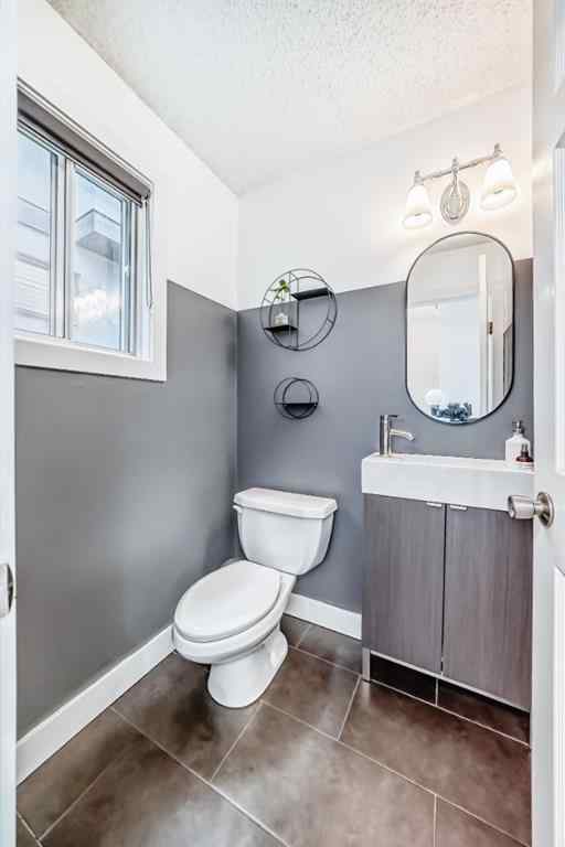 MLS® A2256174 - 2028 32 Avenue SW in South Calgary Calgary, Residential
