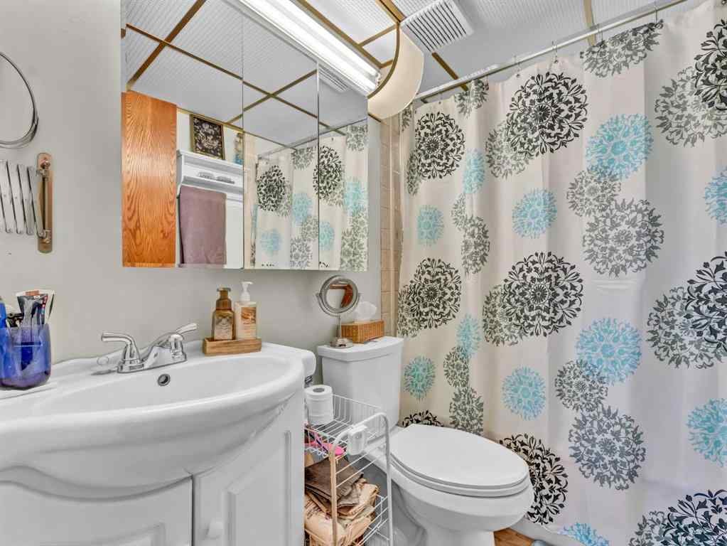 MLS® A2256175 - 1702 15 Avenue SE in Crestwood-Norwood Medicine Hat, Residential