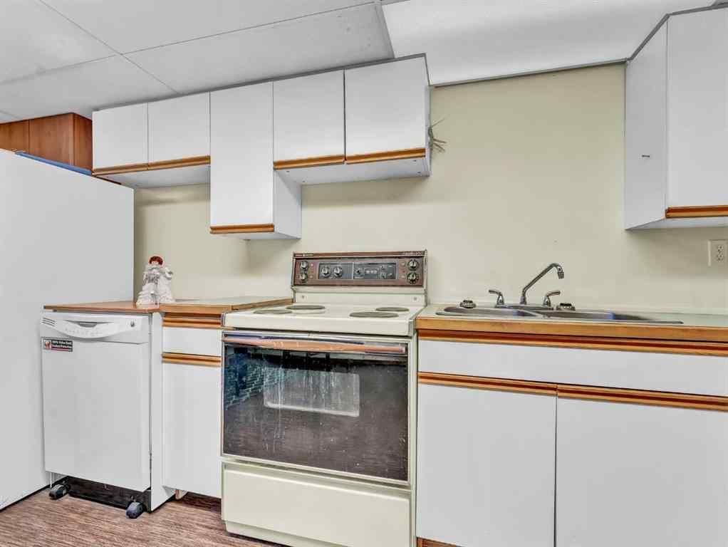 MLS® A2256175 - 1702 15 Avenue SE in Crestwood-Norwood Medicine Hat, Residential
