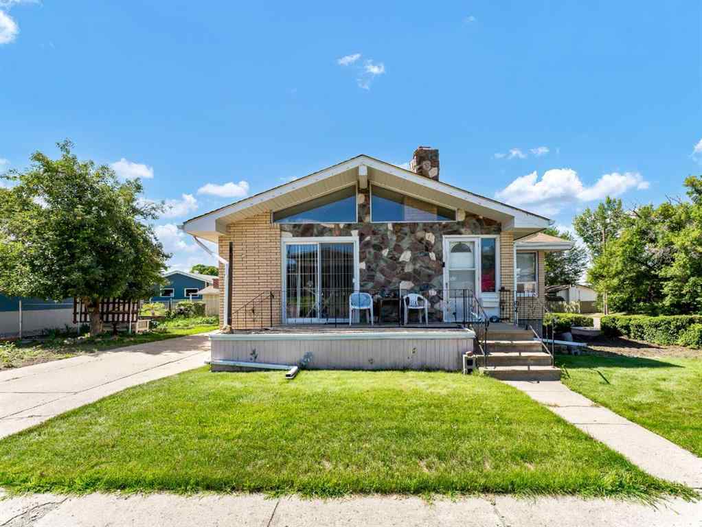 MLS® A2256175 - 1702 15 Avenue SE in Crestwood-Norwood Medicine Hat, Residential